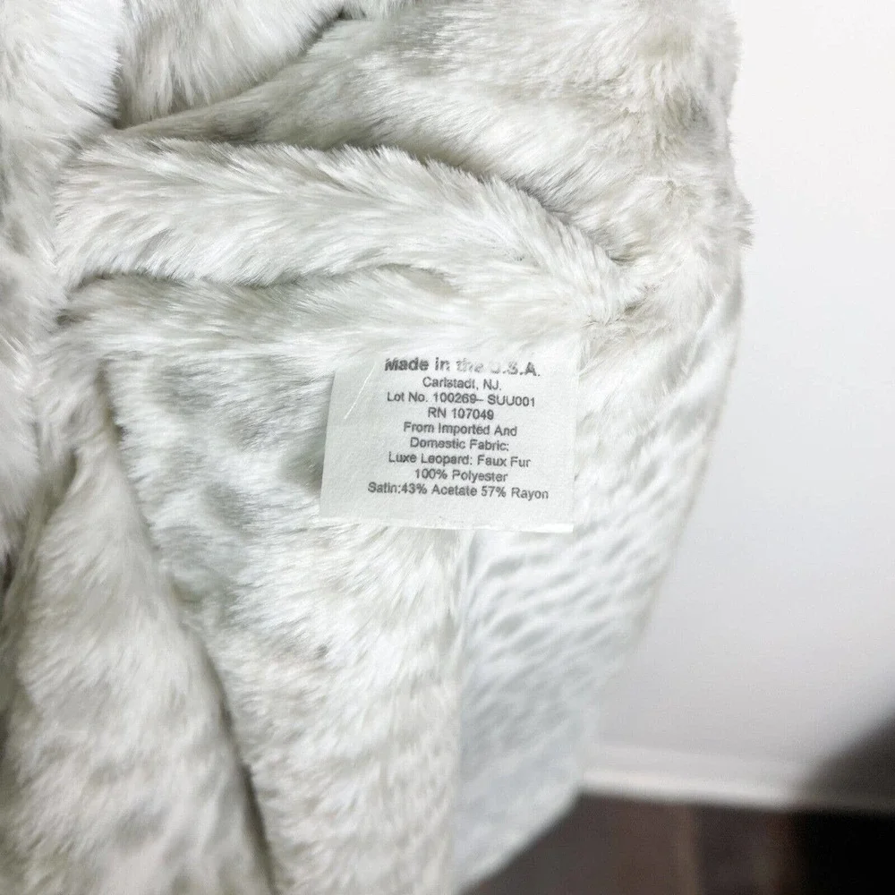 Giraffe At Home NWT Women's Luxe Satin Snow Leopard Faux Fur Robe M - Picture 7 of 7